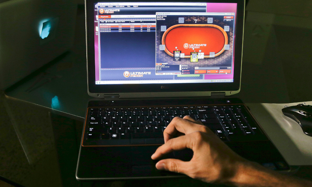 Online casinos 'failing on problem gambling'