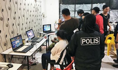 Police arrest online gambling gang in Borneo