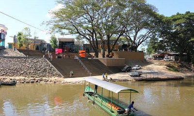 A free gambling zone on the Thaungyin River