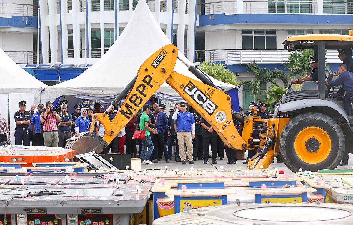 Police destroy 3197 illegal gambling machines in George Town