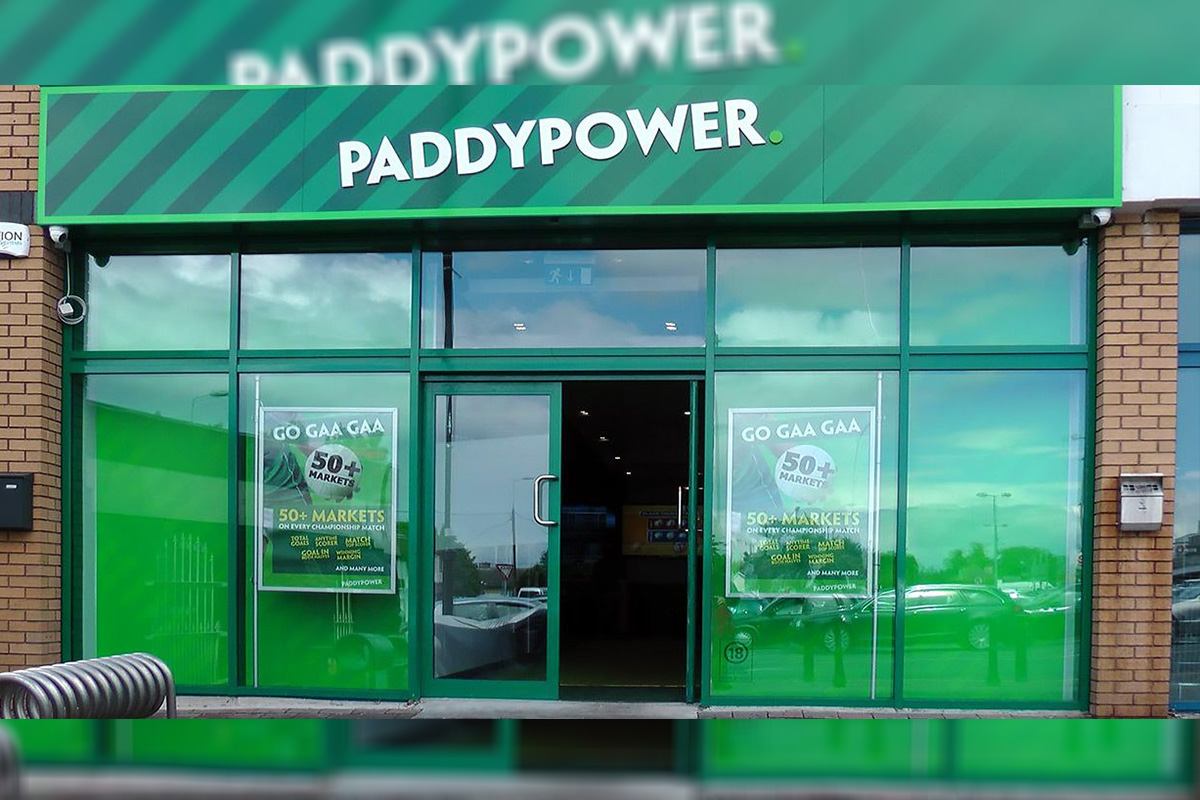 PADDY POWER IMAGINES A WORLD WHERE RACING FANS BEHAVED LIKE FOOTBALL FANATICS