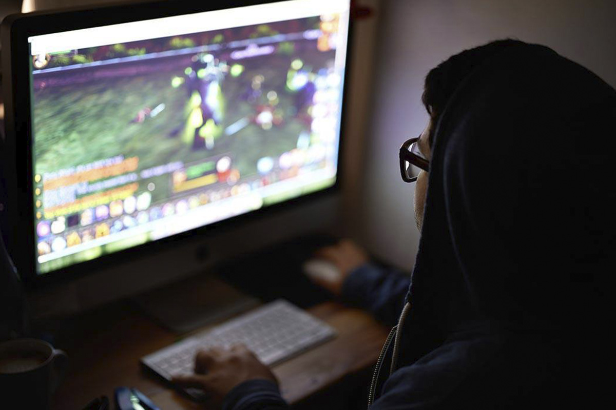 China Imposes Curfew on Online Gaming for Minors