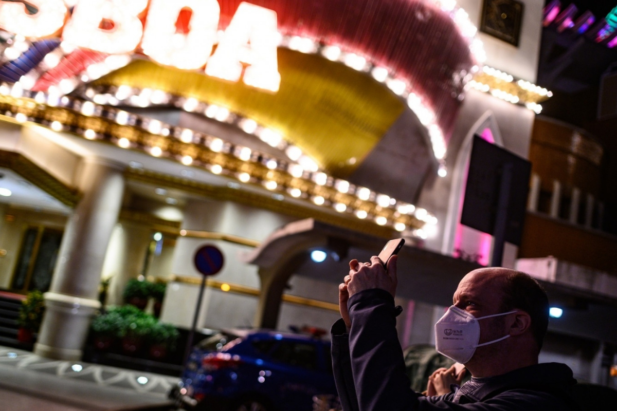 Macau Gaming Regulator Says All Casino Guests Must Wear Face Masks