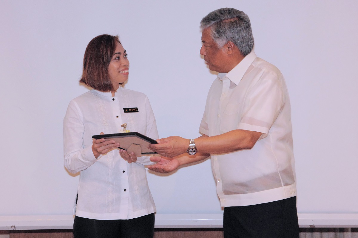 PAGCOR Board fetes topnotcher, employees who passed 2022 Bar exams