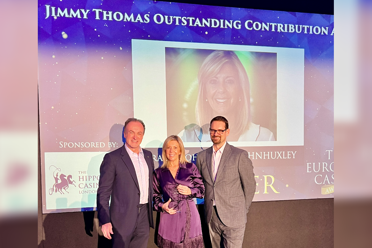 TCSJOHNHUXLEY’s Tracy Cohen receives The Jimmy Thomas Outstanding Contribution Award at The European Casino Awards 2024