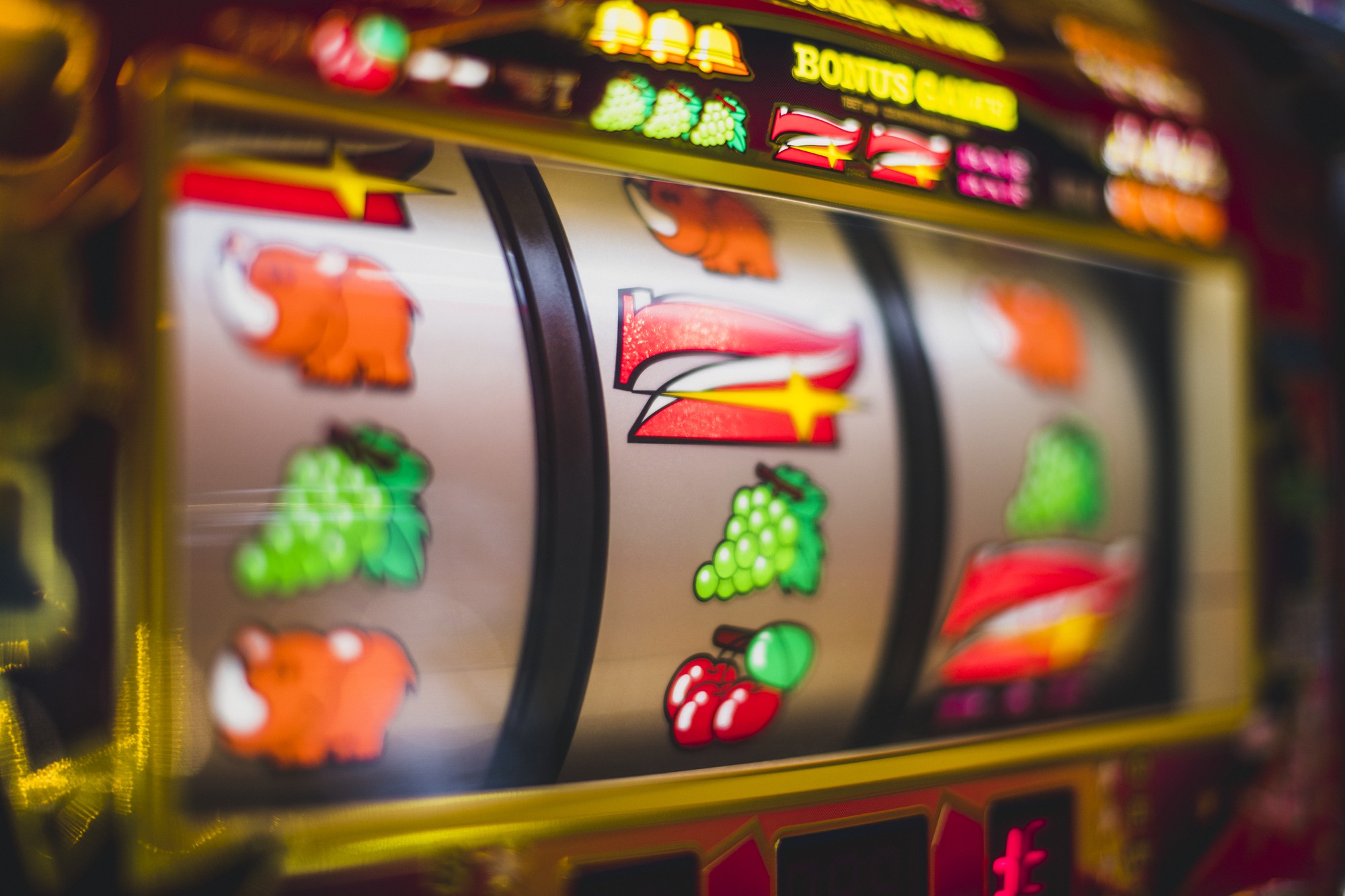 Gambling has a long and storied history in Brazil, marked by shifts between legality and prohibition. Casinos thrived during the 1930s and 1940s, with iconic venues like the Casino da Urca and Quitandinha hosting international stars and drawing affluent patrons.